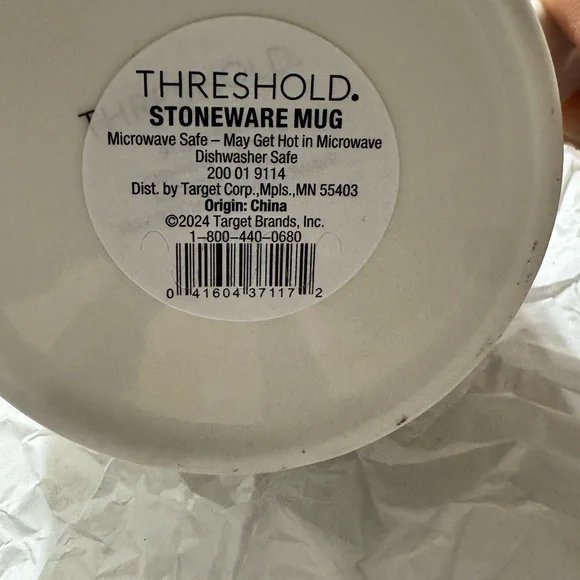 2 pc Threshold Te Quiero" Stoneware Mug – 16 oz | Gold Foil Heart Detail - Picture 4 of 5